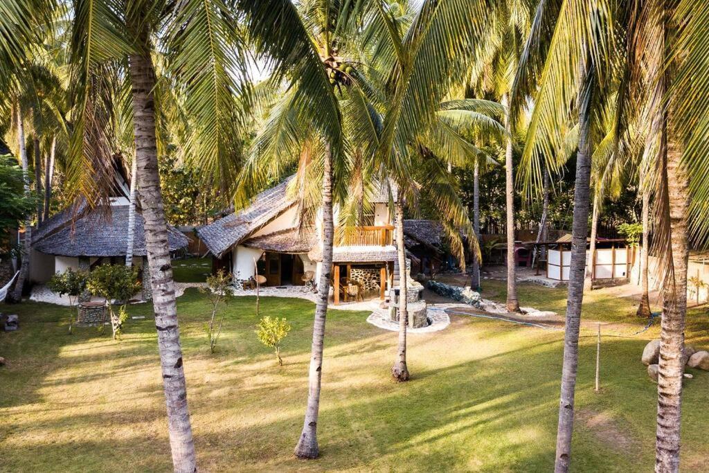 Beach-Front Sumbawa Surf House Lemonga Eksteriør billede