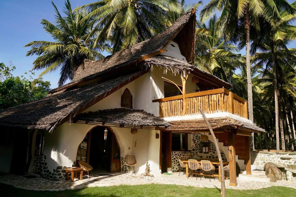Beach-Front Sumbawa Surf House Lemonga Eksteriør billede