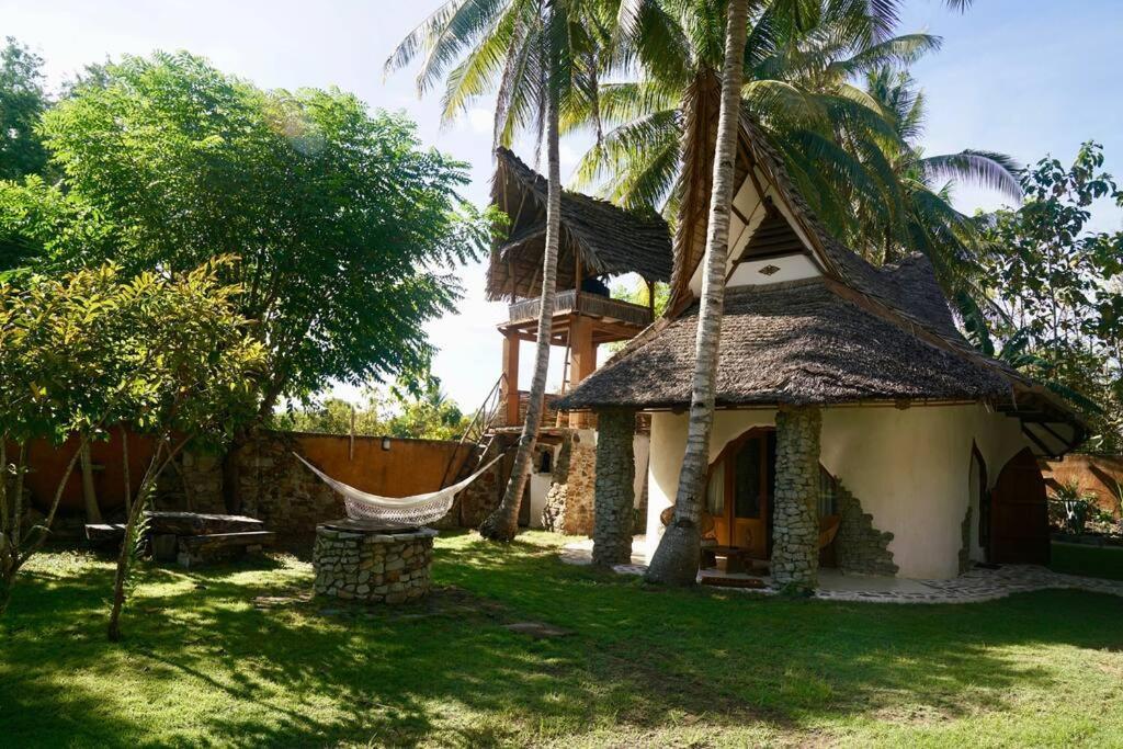 Beach-Front Sumbawa Surf House Lemonga Eksteriør billede