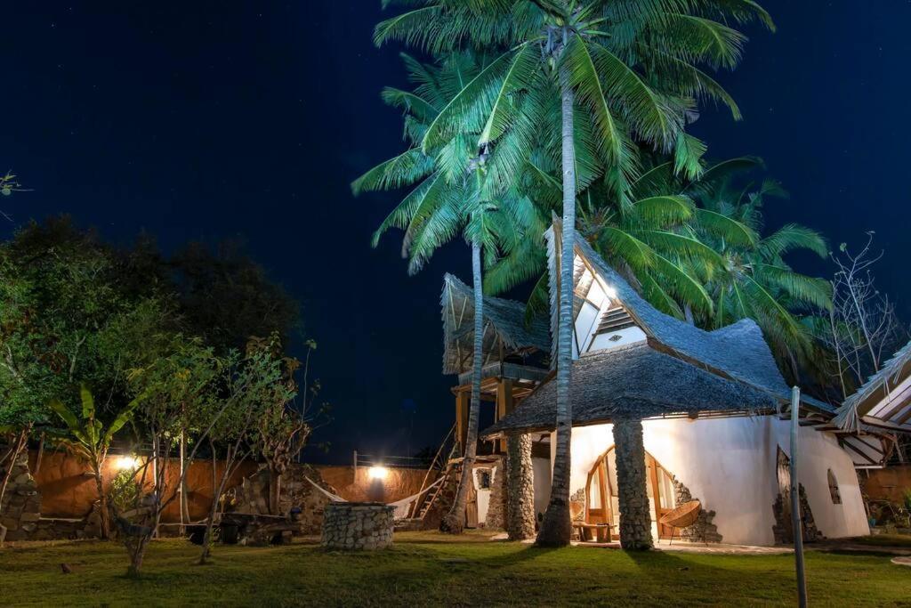Beach-Front Sumbawa Surf House Lemonga Eksteriør billede